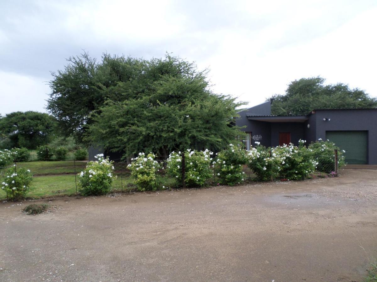 Out Of Nature Country Lodge Windhoek Exterior foto